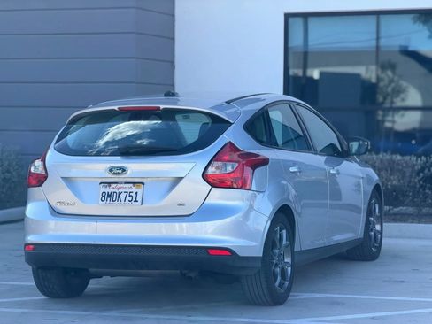 Used 2014 Ford Focus SE w/ Equipment Group 201A FWD image 9