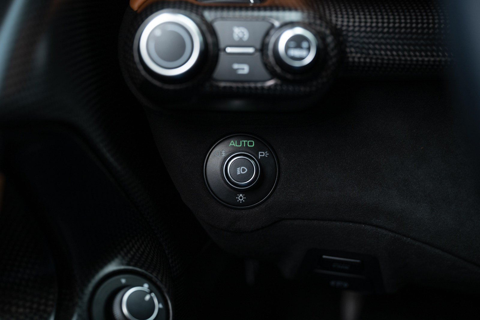 Used 2022 Ferrari 812 Competizione RWD image 43
