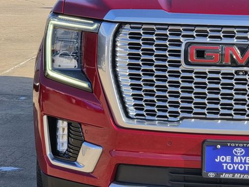 Used 2021 GMC Yukon XL Denali w/ Denali Premium Package AWD/4WD image 5