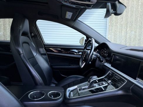 Used 2018 Porsche Panamera 4 w/ Premium Package AWD/4WD image 32