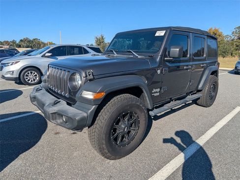 Used 2018 Jeep Wrangler Unlimited Sport image 4