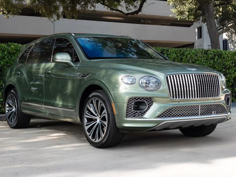 Used 2023 Bentley Bentayga Extended Wheelbase AWD/4WD image 14