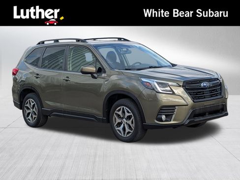 Used 2023 Subaru Forester Premium image 1