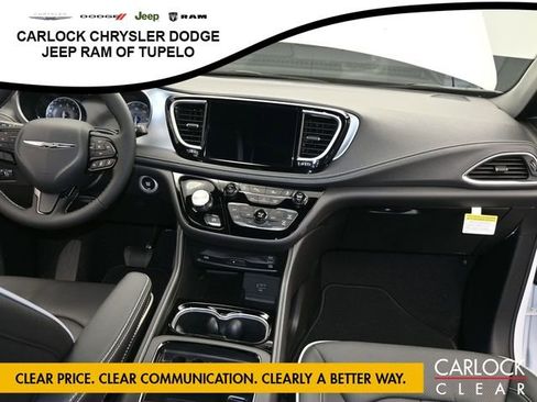 New 2026 Chrysler Pacifica Limited w/ Uconnect Theater Family Group image 38