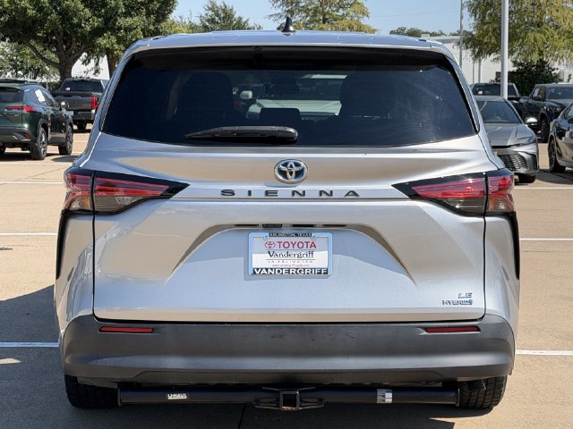 Used 2021 Toyota Sienna LE FWD image 5