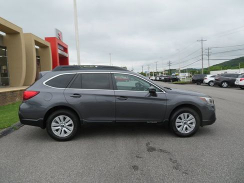 Used 2018 Subaru Outback 2.5i Premium image 2