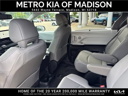 Used 2025 Toyota Sienna XLE AWD/4WD image 37
