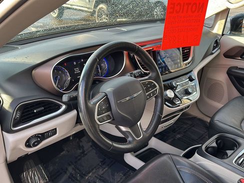 Used 2017 Chrysler Pacifica Touring-L Plus w/ Advanced Safetytec Group image 18