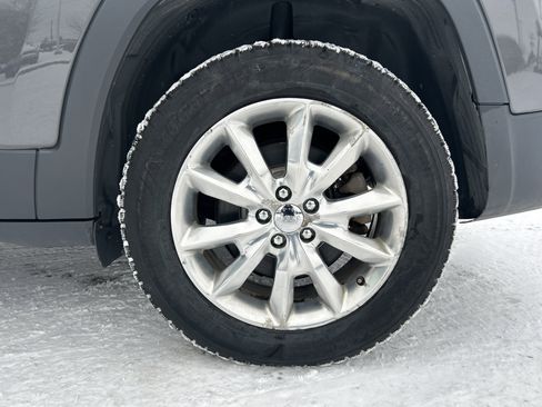 Used 2017 Jeep Cherokee Limited image 22