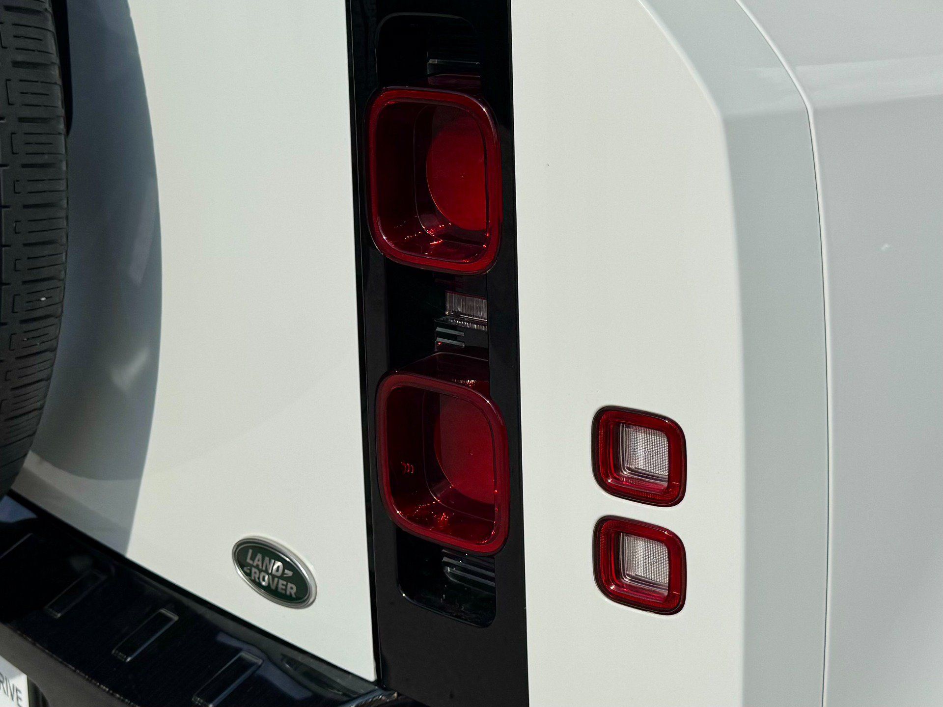 Used 2023 Land Rover Defender 110 X-Dynamic SE AWD/4WD image 87