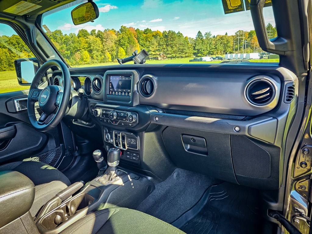 Used 2021 Jeep Gladiator Sport AWD/4WD image 36