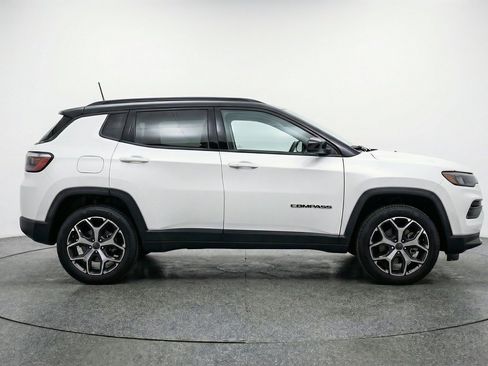 Used 2025 Jeep Compass Limited AWD/4WD image 11