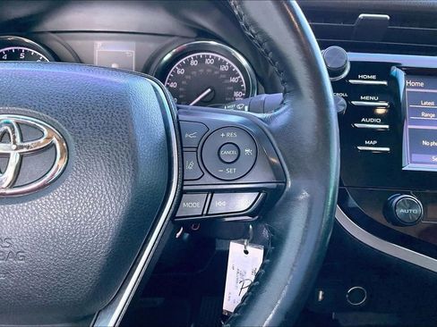 Used 2020 Toyota Camry SE image 11