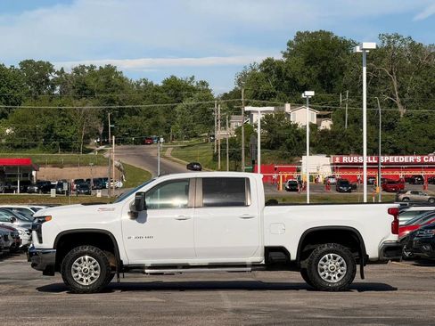 Used 2022 Chevrolet Silverado 2500 LT w/ Convenience Package AWD/4WD image 5