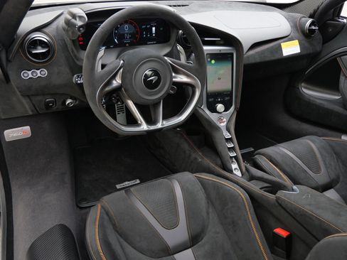 Used 2024 McLaren 750S RWD image 7