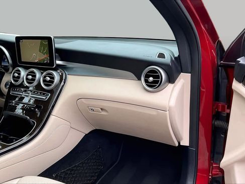 Used 2017 Mercedes-Benz GLC 300 4MATIC image 18