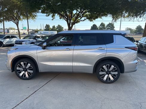 New 2025 Mitsubishi Outlander SEL image 6