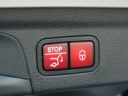 Used 2024 Mercedes-Benz GLE 450 4MATIC image 17