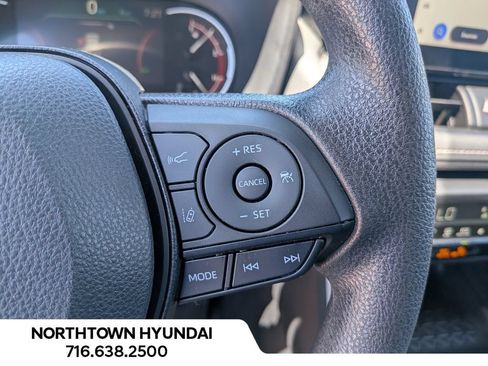 Used 2025 Toyota RAV4 XLE AWD/4WD image 23