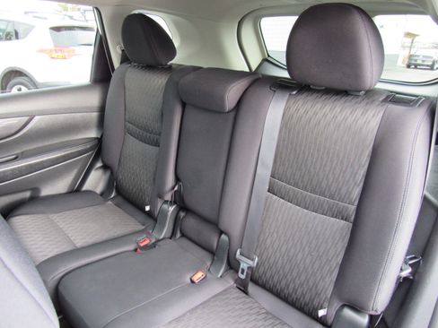 Used 2018 Nissan Rogue SV image 26