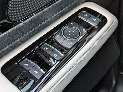 Certified 2025 Lincoln Aviator Reserve image 30