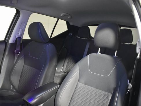 Used 2021 Nissan Kicks SV image 10