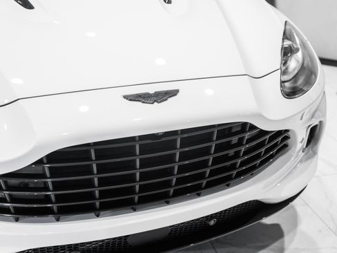 Used 2021 Aston Martin DBX AWD/4WD image 46