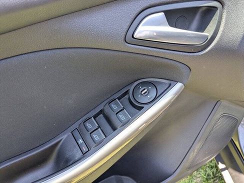 Used 2012 Ford Focus SEL FWD image 13