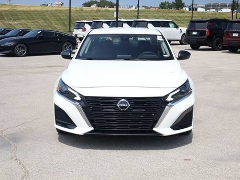 Used 2025 Nissan Altima 2.5 SV AWD/4WD image 2