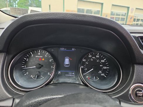 Used 2018 Nissan Rogue SV AWD/4WD image 26
