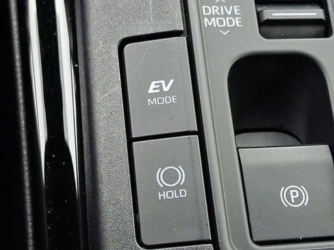 Used 2025 Toyota Prius LE image 24