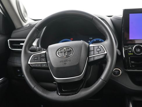 Used 2024 Toyota Highlander Platinum AWD/4WD image 19