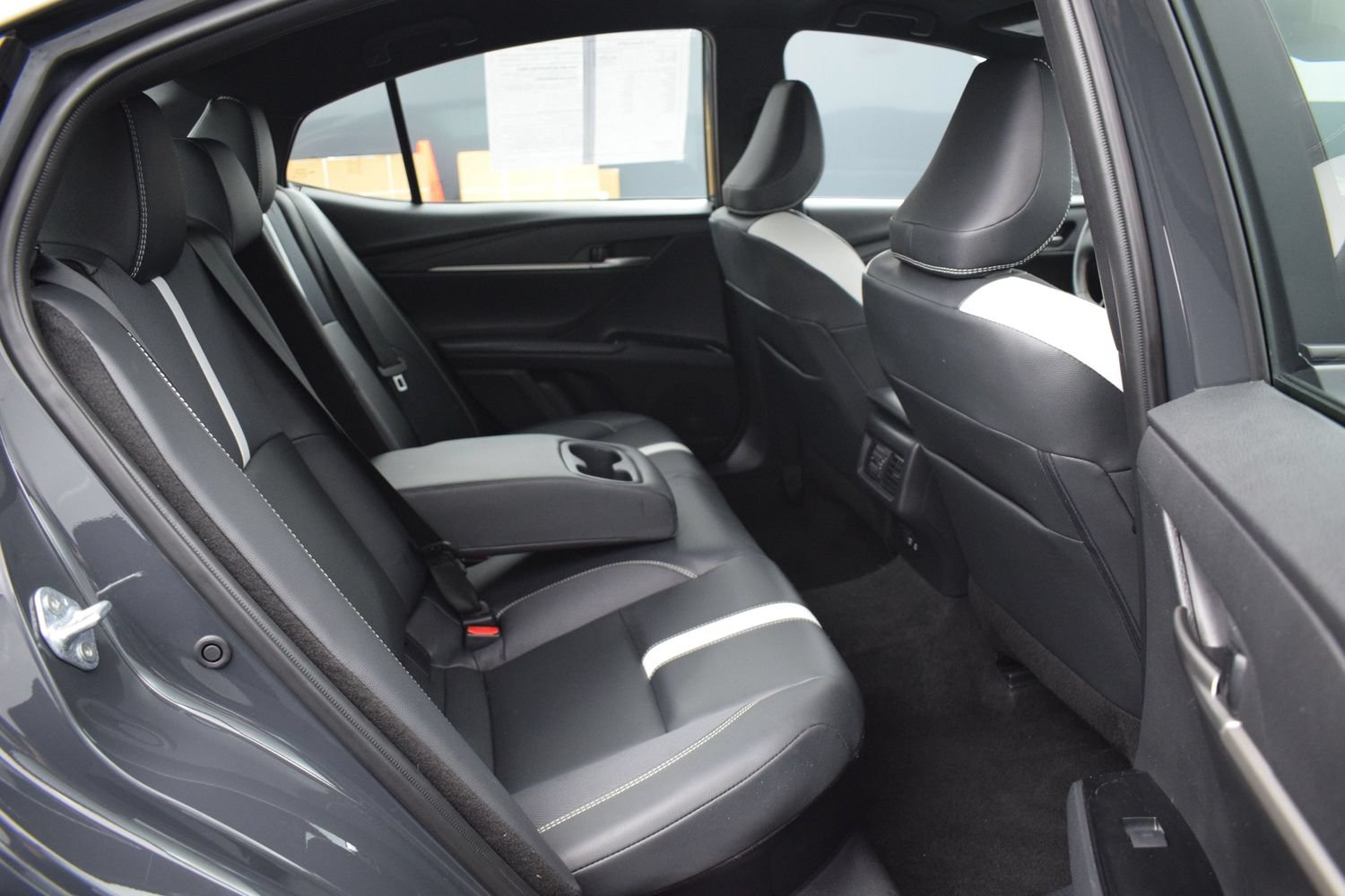 Used 2025 Toyota Camry SE FWD image 11