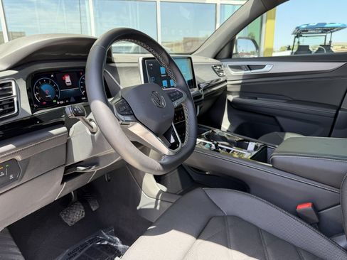 Used 2024 Volkswagen Atlas Cross Sport SE w/ Panoramic Sunroof Package AWD/4WD image 34