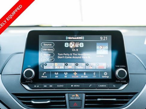 Used 2024 Nissan Altima 2.5 SR FWD image 18
