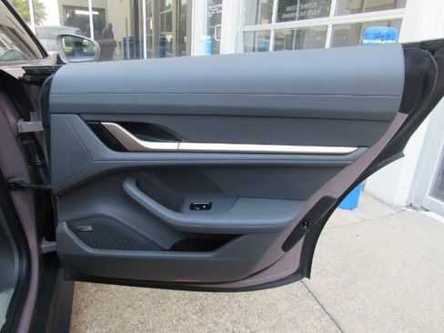 Used 2022 Porsche Taycan 4S image 23