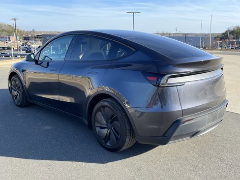 Used 2026 Tesla Model Y AWD image 26