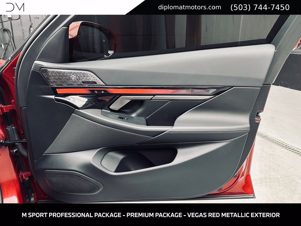 Used 2025 BMW i5 xDrive40 w/ M Sport Package AWD/4WD image 26