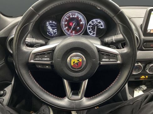 Used 2020 FIAT 124 Spider Abarth w/ Convenience Group image 21