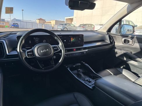 Used 2024 Kia Sorento S image 10