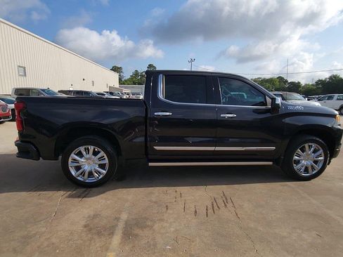 Certified 2022 Chevrolet Silverado 1500 High Country w/ High Country Premium Package AWD/4WD image 9