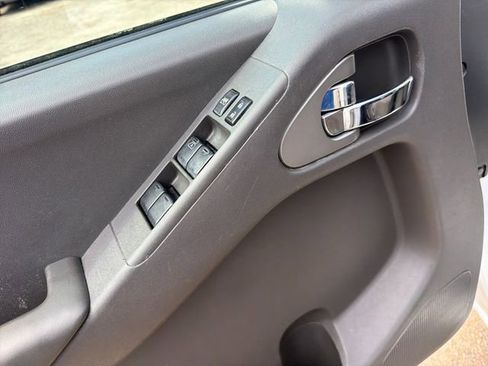 Used 2007 Nissan Frontier NISMO w/ Sunroof Pkg image 12