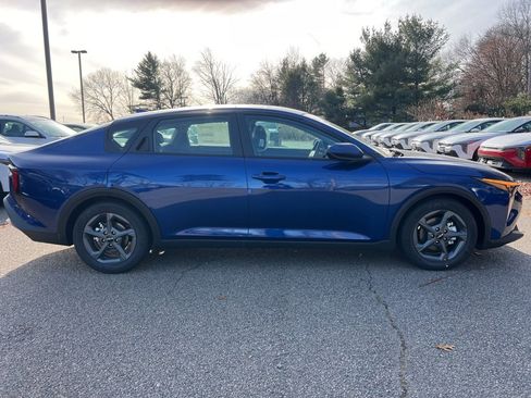 New 2025 Kia K4 LXS image 4