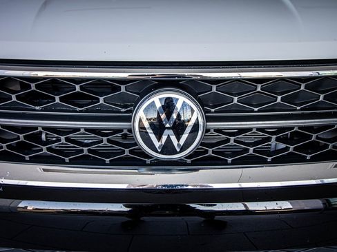 Certified 2022 Volkswagen Taos SE image 8