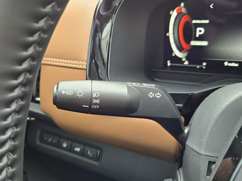New 2026 Nissan Pathfinder Platinum FWD image 25
