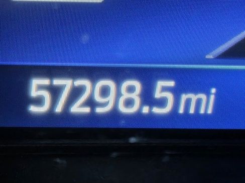 Used 2022 Ford Explorer XLT w/ Equipment Group 202A image 17