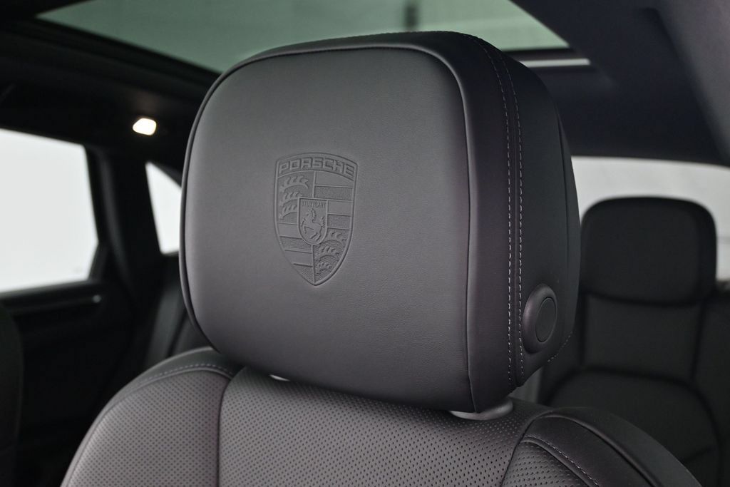 Used 2026 Porsche Macan Turbo AWD/4WD image 17