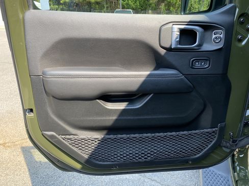 Used 2021 Jeep Wrangler Unlimited Sahara AWD/4WD image 14