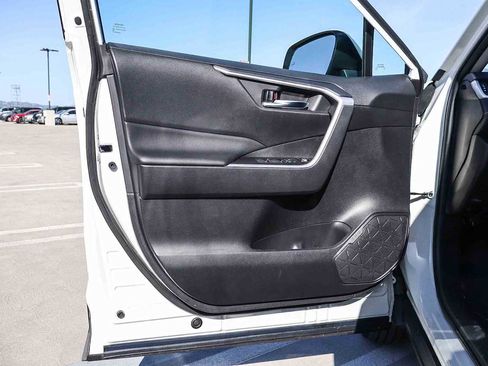 Used 2022 Toyota RAV4 XLE image 29