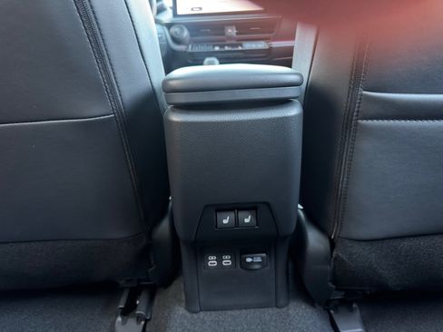 Certified 2024 Toyota Prius Prime Premium image 32